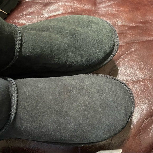 Ugg NWOBox size 7 US 38 EU - Picture 7 of 7